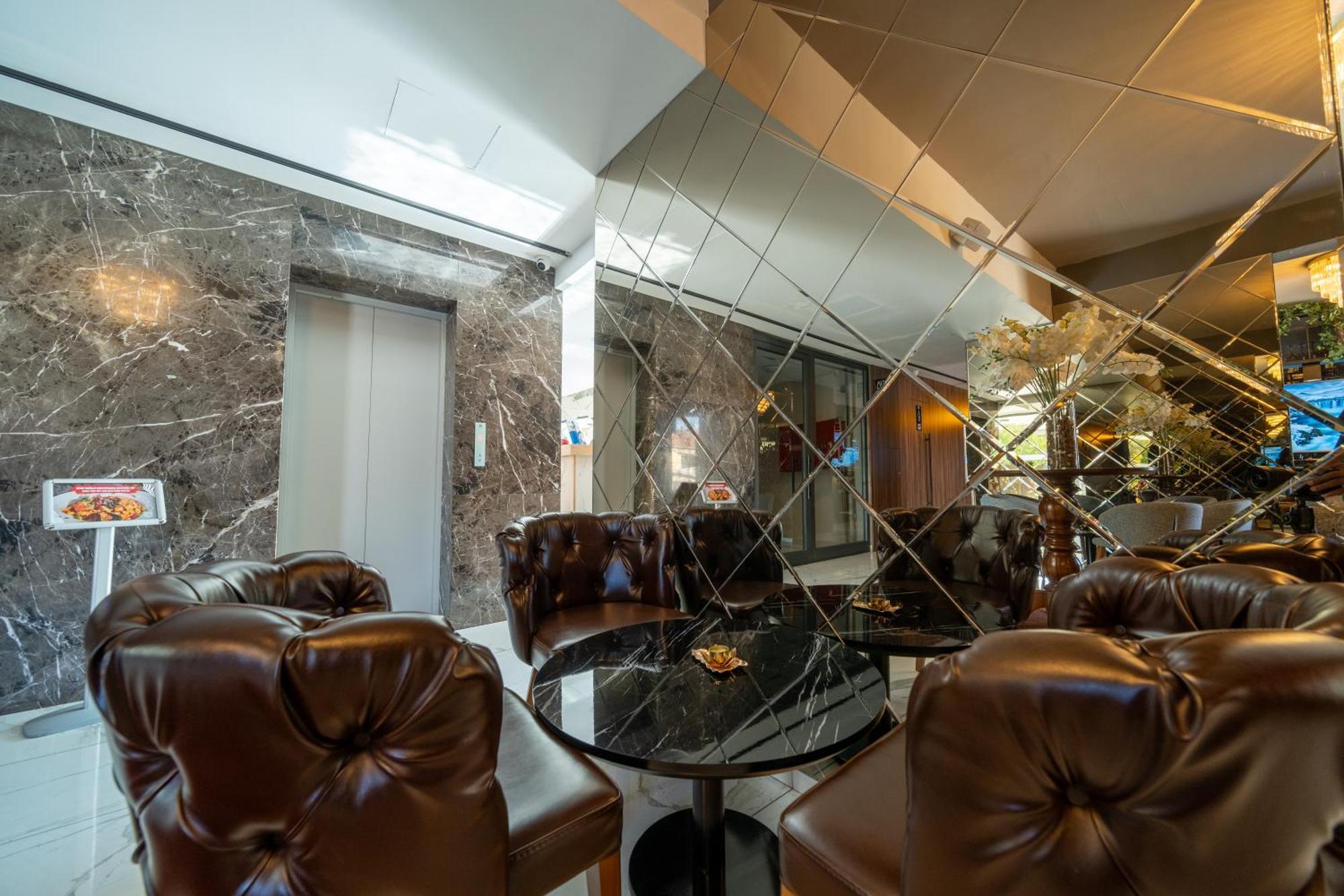 Sky Roof Hotel ニコシア エクステリア 写真