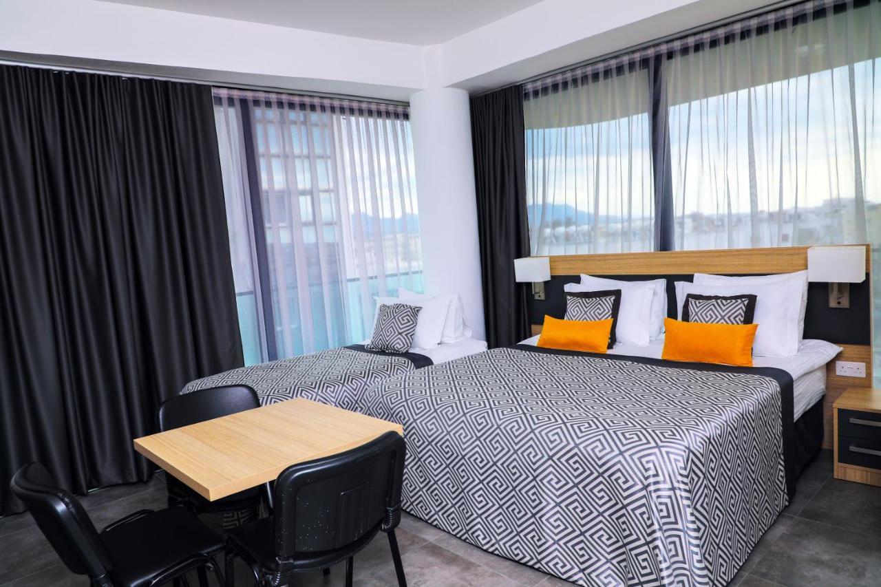 Sky Roof Hotel ニコシア エクステリア 写真